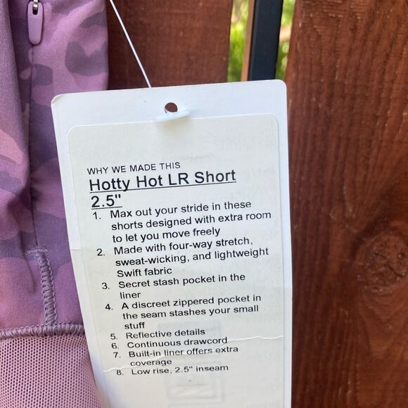 Lululemon Hotty Hot II Short Low Rise Camo Pink Multi 2.5" Size 8 - Picture 3 of 4